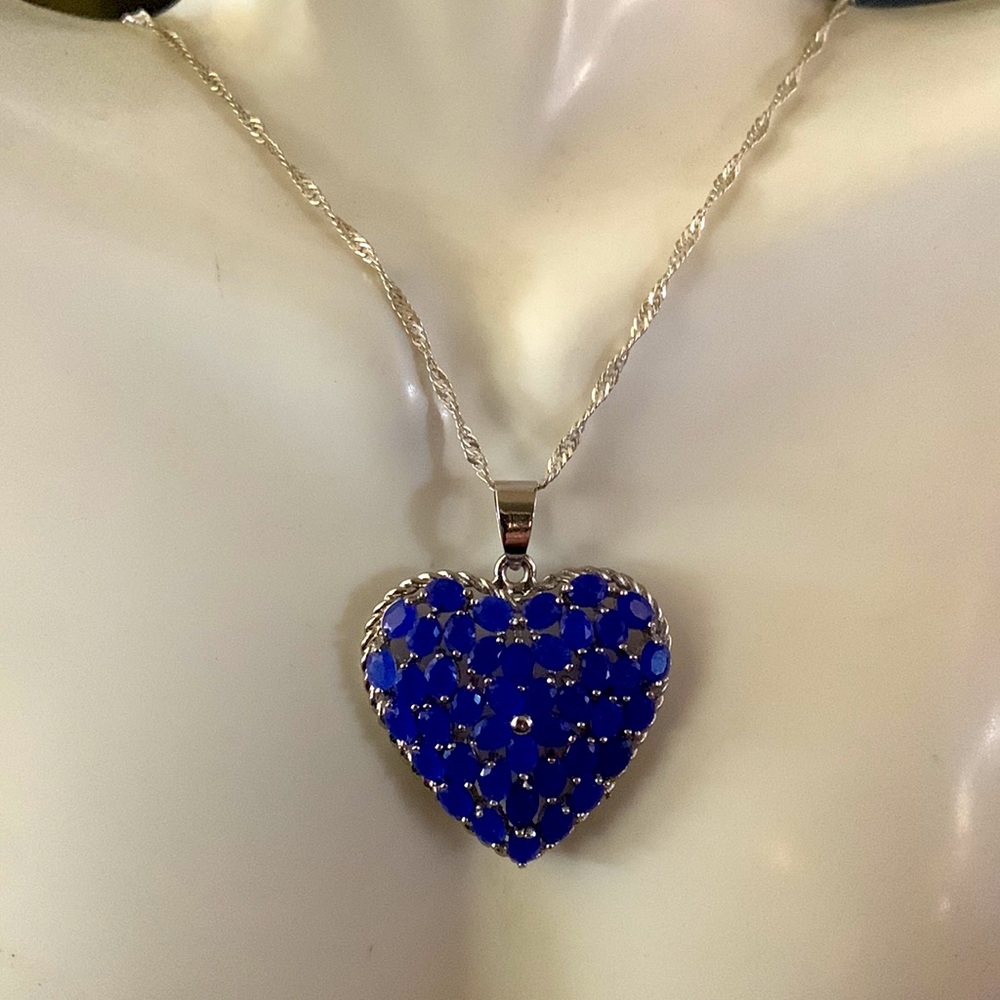 New beautiful sapphire heart faceted pendant only